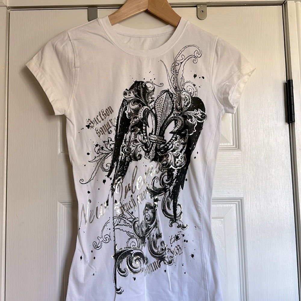 White cotton and spandex screen printed T-shirt from New Orleans. Size small.
